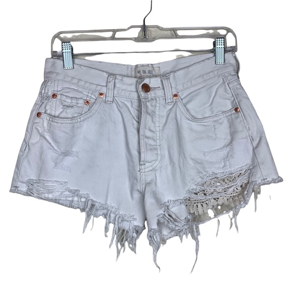 We The Free Daisy Chain Distressed Crochet Lace Button Fly High Waist Shorts 26 - Picture 2 of 8